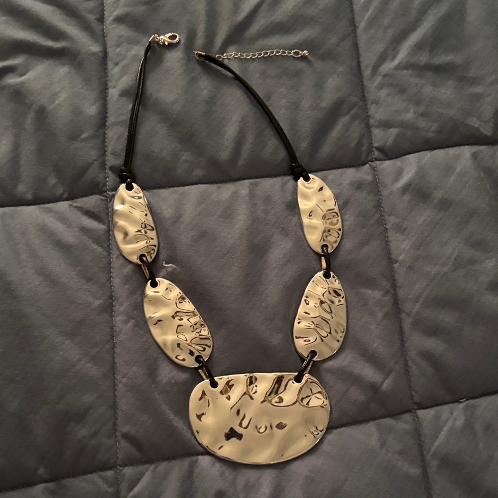 Elegant Black and silver Necklace